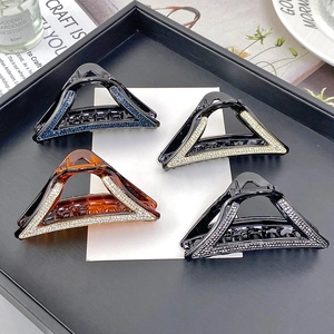 Große Geometrische Dreieck Haarklammer mit Funkelnden Strasssteinen Elegante Harz Haargreifer Haarschmuck für Damen Mädchen