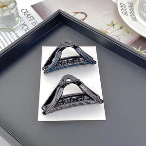 2er-Set geometrische Dreiecks-Haarklammern mit blauen und silbernen Strasssteinen in Schwarz