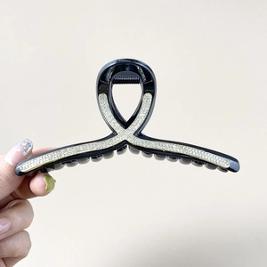 Grosse pince à cheveux noire avec strass et design croisé pour cheveux épais de qualité