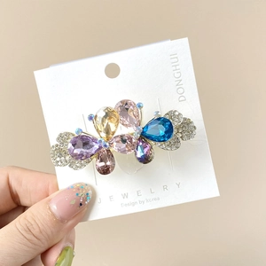 Pince à cheveux dorée avec cristaux colorés en forme de papillon pour femmes