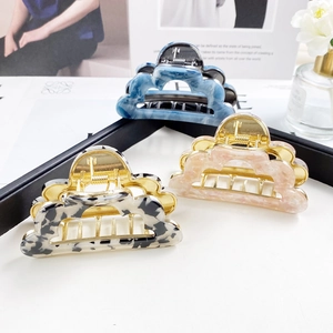 Three-piece cloud-shaped hair claw clips set with marble and spotted patterns for women