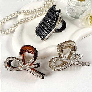 Set di tre grandi mollette per capelli con strass nei colori nero, ambra e oro champagne
