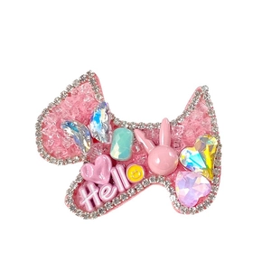 Pince à cheveux chiot de dessin animé rose avec strass et breloque Hello pour femme