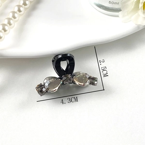 Mini pince à cheveux noire avec strass gris fumé et dimensions du produit