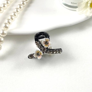 Elegant mini black hair claw clip with shell flowers and rhinestones for women