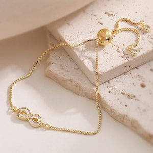 Bracelet infini plaqué or 18K avec zircons micro-sertis sur socle en pierre beige