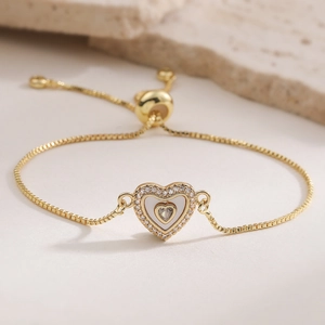 Bracelet cœur exquis plaqué or 18 carats avec zircon et nacre sur fond de pierre naturelle