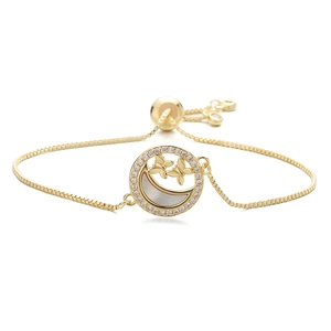 Bracelet ajustable plaqué or 18 carats avec lune en nacre et papillons en zircon