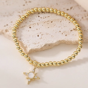 Bracelet à perles plaqué or 18 carats avec pendentif étoile octogonale et nacre blanche