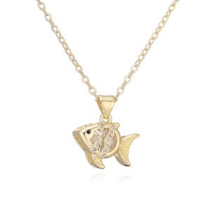 Minimalistische vergoldete 18K Kupfer-Goldfisch-Halskette mit funkelnden Zirkonen