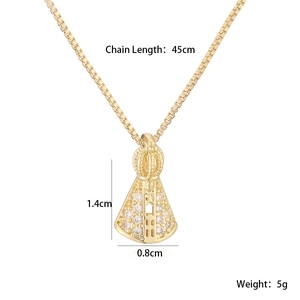 Detailed view of 18K gold plated crown pendant with zircon and 45cm box chain dimensions