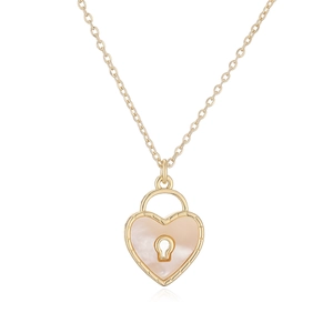 Collier avec médaillon coeur doré à l'or 18 carats, nacre rose et chaîne à maillons