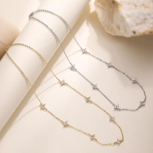 Simple Light Luxury Copper 18K Gold Plated Zircon Flower Pendant Necklace Design Sense Elegant Four Leaf Clover Clavicle Chain For Women