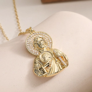 Collana con ciondolo San Giuda placcata oro 18K e aureola di zirconi su pietra