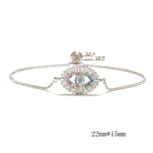 Détail du bracelet œil protecteur avec zircons colorés et fermoir réglable, 22mm x 15mm