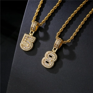 Colliers hip-hop plaqués or avec pendentifs chiffres 5 et 8 sertis de zircons brillants