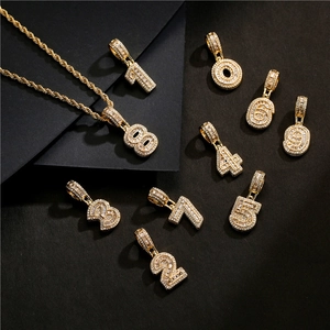 Collier à Pendentif Chiffre en Zirconia Hip Hop Iced Out pour Hommes Femmes Chaîne Torsadée en Cuivre Plqué Or Bijoux Punk Cadeau