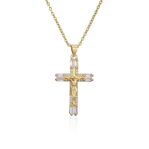 Collier croix plaqué or 18 carats avec relief Jésus et zircons cubiques étincelants