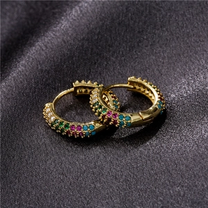 Boucles d'Oreilles Créoles en Cuivre Zirconia Micro-Pavage pour Femmes Boucles d'Oreilles Huggie en Strass Colorés Plaqués Or