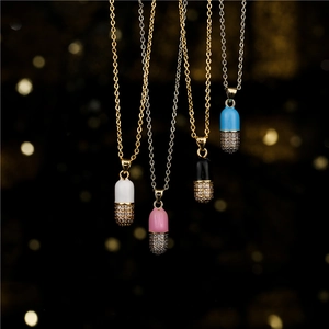 Collar Con Colgante De Cápsula De Pastilla De Cobre Con Circón Micro Incrustado Con Cadena Bañada En Oro Joyas De Esmalte Para Regalo De Mujer