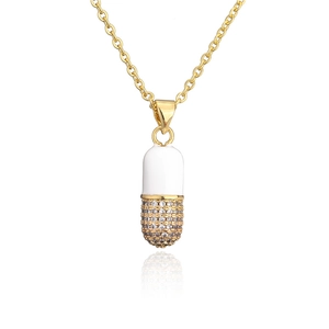 Collar con colgante de cápsula con esmalte blanco y circones en cadena dorada