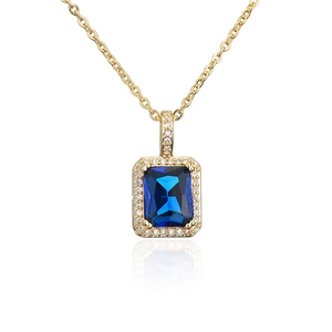 Klassische Goldkette mit quadratischem tiefblauem Zirkonia-Anhänger und kleinem Halo