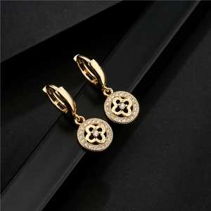 Pendientes Largos de Trébol de Cuatro Hojas de Cobre Bañado en Oro 18K para Mujer Pendientes de Aro Geométricos con Circonia Joyería