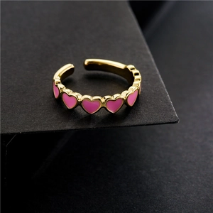 Bague ouverte plaquée or 18 carats avec motifs de cœurs roses en émail réglable