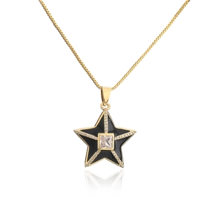 Collier en cuivre plaqué or 18 carats avec pendentif étoile noire et oxydes de zirconium