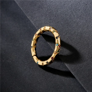 Bague ouverte en cuivre plaqué or 18 carats avec texture torsadée et zircons colorés