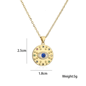 Dettaglio del ciondolo occhio del male con dimensioni 2,5 cm per 1,8 cm e peso di 5 g