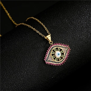 Collana retrò in rame placcato oro 18 carati con ciondolo malocchio e zirconi colorati