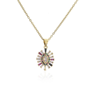 Dettaglio del ciondolo a forma di occhio placcato oro 18K con zirconi cubici colorati