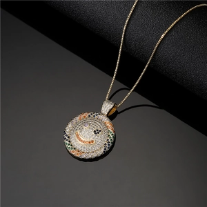 Punk Halskette mit 18K Goldbeschichtung und buntem Zirkonia-Smiley-Anhänger im Micro-Pave