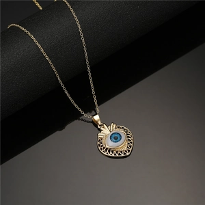 Collana con ciondolo a cuore 3D malocchio placcata in oro 18K con design traforato