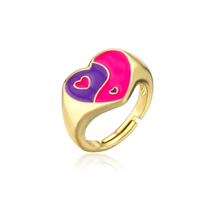 Minimalistischer vergoldeter Ring mit Emaille-Herz in Pink und Lila Kontrastfarben