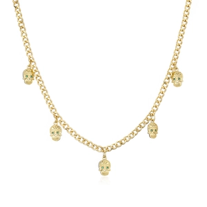 Collier hip hop plaqué or avec cinq pendentifs tête de mort aux yeux verts