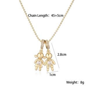 Collana placcata oro 18K con ciondolo ragazzo e ragazza e zirconi cubici a forma di cuore