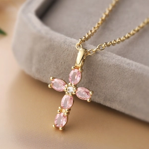 Exquisite Vergoldete Kupfer Zirkon Kreuz Anhänger Halskette Einfache Mode Schlüsselbein Kette Schmuck Für Damen Alltag
