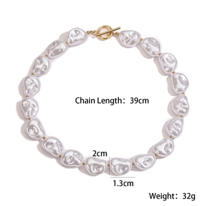 Detail of baroque pearl necklace with gold-plated toggle clasp and 18K gold beads