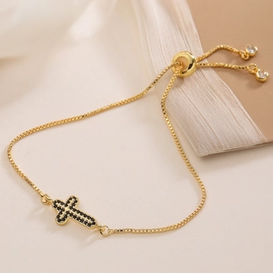 Bracelet croix élégant plaqué or 18 carats avec zircons noirs pour femme, ajustable