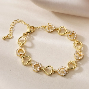 Luxuriöses 18K vergoldetes Armband mit Zirkon-Herzformen und Blumen-Gliederkette