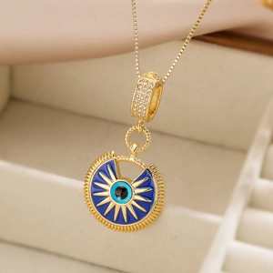 Collana con ciondolo malocchio placcata in oro 18 carati e smalto blu elegante
