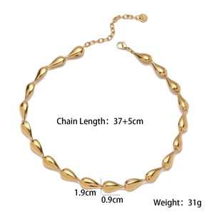 Detail of 18k gold plated stainless steel teardrop link necklace with clasp and chain extension