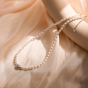 18K gold plated stainless steel pearl necklace with polished heart pendant detail