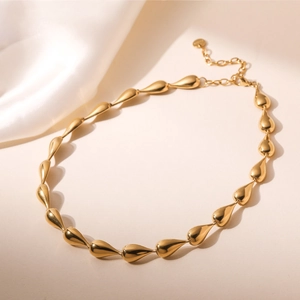 Minimalist 18K gold plated stainless steel necklace with polished teardrop pendant design