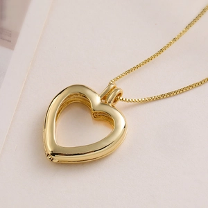 Ciondolo a cuore placcato oro 18K lucido con delicata catena veneziana per donna