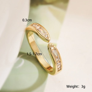 Detailed view of 18K gold plated heart ring with zircon inlay and size dimensions
