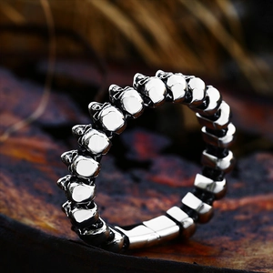 Retro punk style stainless steel skull link bracelet for men with vintage silver finish