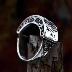 Vintage stainless steel ring with baroque floral engraving and antique silver finish